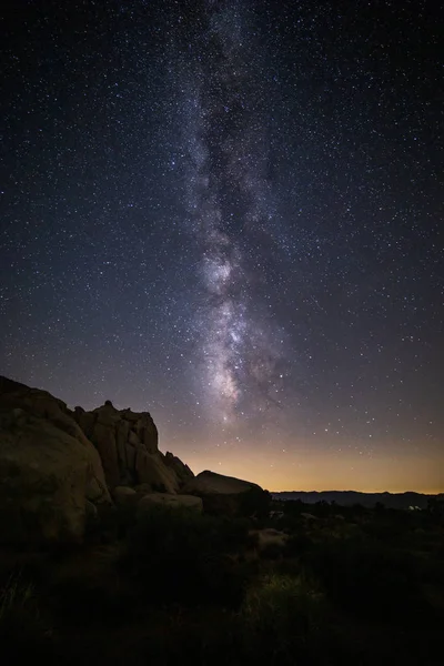 Vista Panorâmica Céu Estrelado Noturno Que Mostra Galáxia Láctea Retratando — Fotografia de Stock