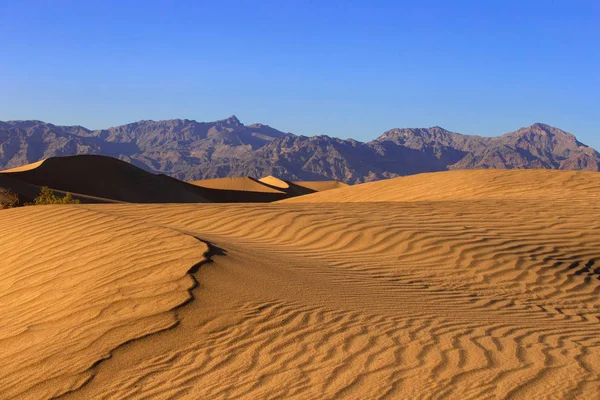 Death Valley California Bir Çöl Manzarasında Kum Tepeleri Geniş Çorak — Stok fotoğraf