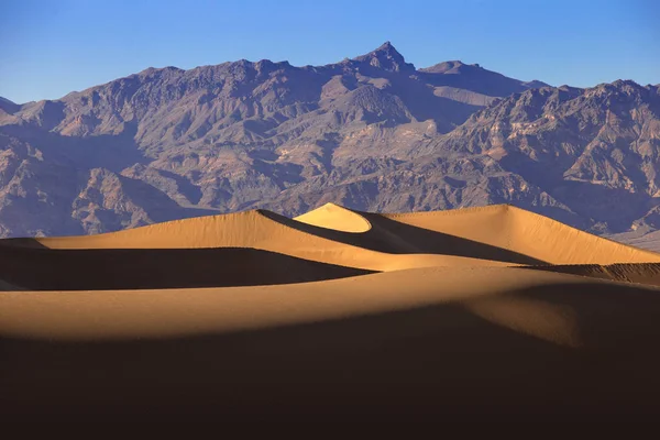 Death Valley California Bir Çöl Manzarasında Kum Tepeleri Geniş Çorak — Stok fotoğraf