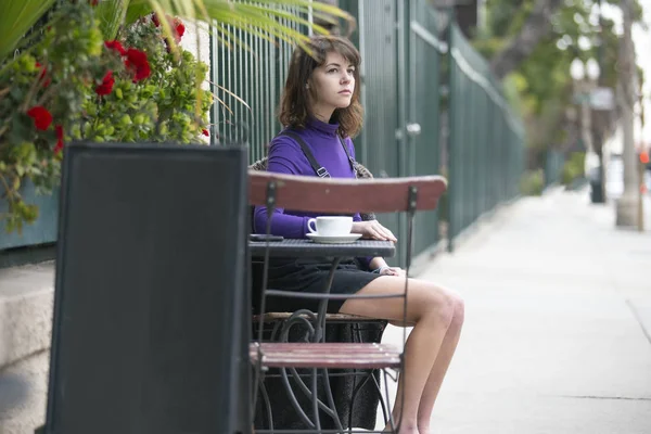 Empy Letrero Blanco Frente Una Cafetería Restaurante Cafetería Con Una —  Fotos de Stock