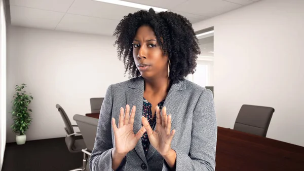 Mulher Negócios Negra Afro Americana Num Escritório Com Assustada Ela — Fotografia de Stock