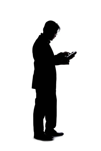 Ganzkörpersilhouette Eines Geschäftsmannes Isoliert Auf Weißem Hintergrund Benutzt Ein Mobiltelefon — Stockfoto