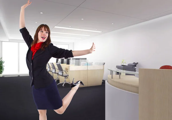 Mujer Bonita Trabajadora Oficina Mujer Negocios Mirando Con Alegría Emoción — Foto de Stock