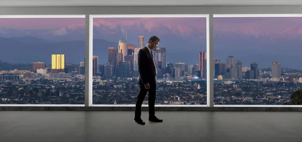Obchodník Kanceláři Výhledem Centrum Los Angeles Ten Chlap Vypadá Jako — Stock fotografie