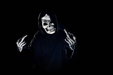 Korkunç canavar ya da Azrail hayaleti Cadılar Bayramı 'nda karanlık gölgelerden çıkıp musallat oluyor. Korkunç ve ölümcül hayali bir iblisi temsil ediyor.