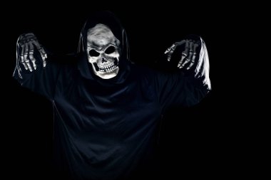 Korkunç canavar ya da Azrail hayaleti Cadılar Bayramı 'nda karanlık gölgelerden çıkıp musallat oluyor. Korkunç ve ölümcül hayali bir iblisi temsil ediyor.