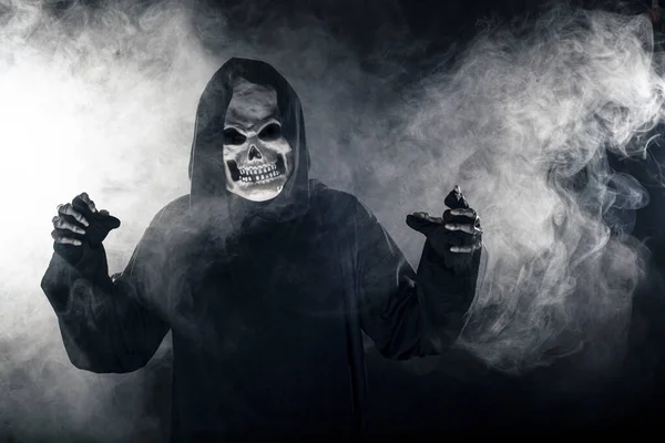 Scary Looking Grim Reaper Ghost Coming Out Foggy Mist Haunting — ストック写真