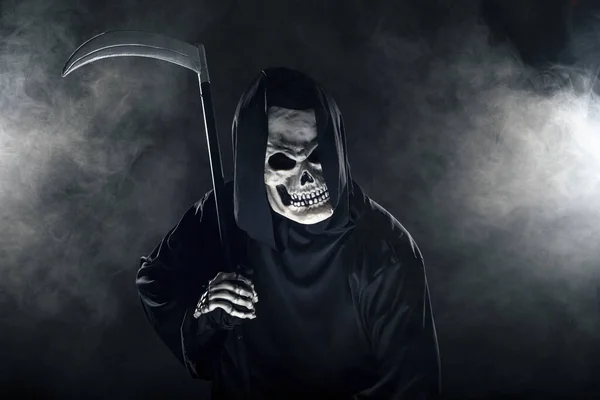 Scary Looking Grim Reaper Ghost Wielding Scythe Sickle Coming Out — ストック写真