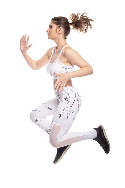 Modelo Femenino Que Usa Desgaste Activo Ejercitando Saltando Saltando Hacia —  Fotos de Stock
