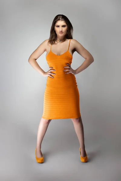 Confident Female Fashion Model Posing Mustard Flax Colored Summer Dress — Stock Photo, Image