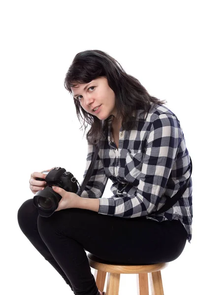 Jonge Vrouwelijke Freelance Professionele Fotograaf Kunststudent Fotojournalist Een Witte Achtergrond — Stockfoto