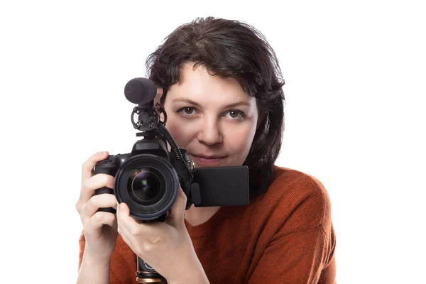 Fiatal Kamerával Mikrofonnal Mint Filmkészítő Vagy Online Tartalomkészítő Fehér Háttérrel — Stock Fotó