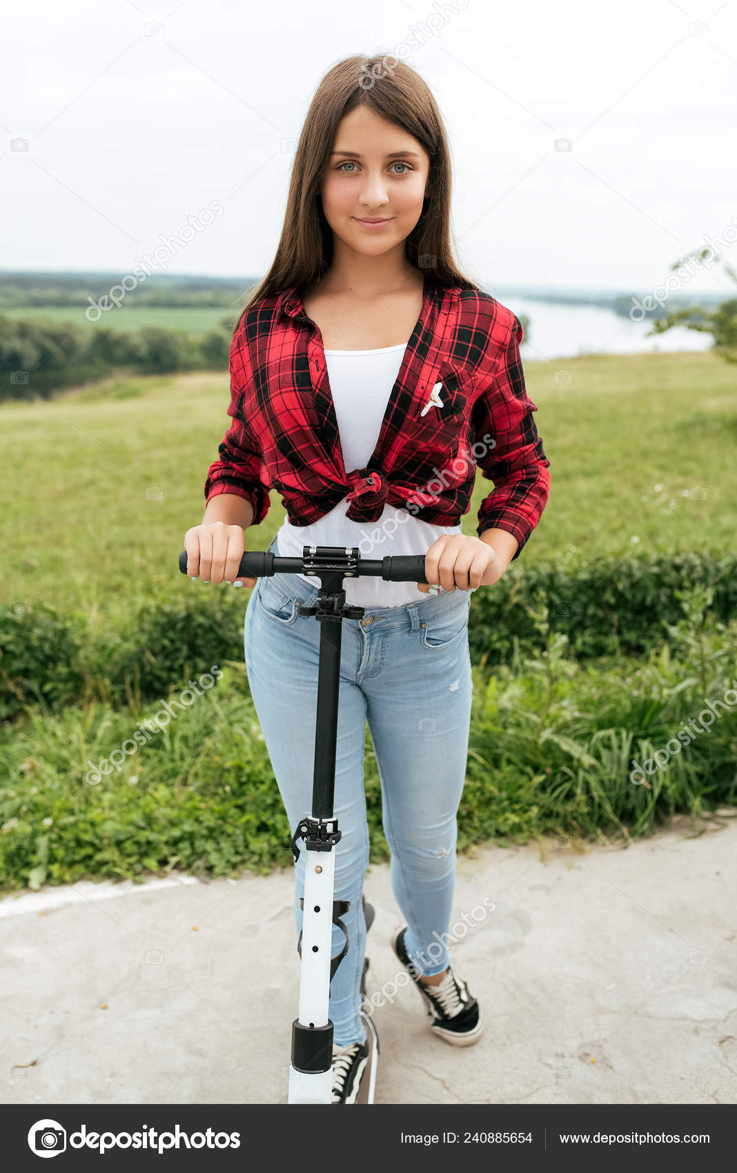 red shirt with jeans girl