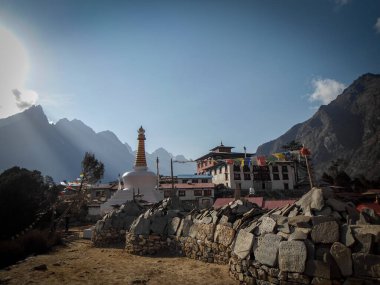 Himalaya dağlarındaki Tengboche tapınağının muhteşem manzarası. Bir sürü kopyalama alanı