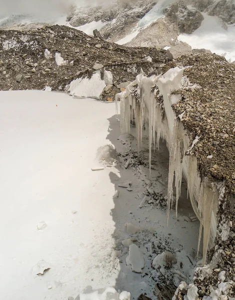 Stalactite Glace Népal Belle Grotte Rocheuse Sentier Dans Camp Base — Photo