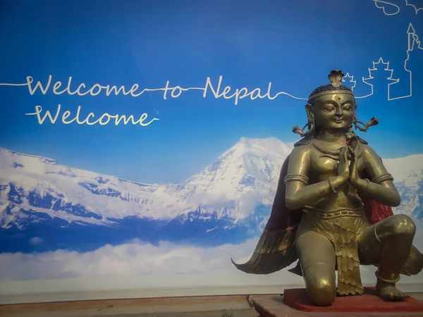 Etichetta Con Benvenuto Nepal Nell Aeroporto Kathmandu Bellissima Statua Del — Foto Stock