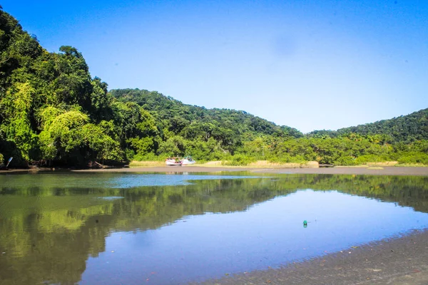 Ruhiger Fluss Und Erstaunliche Reflexion Paraia Pereque Guaruja Brasilien — Stockfoto