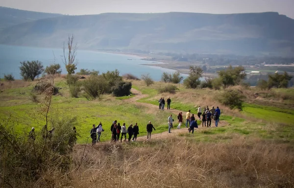 Touristes Dans Montagne Des Béatitudes Mer Galilée Israël Coucher Soleil — Photo