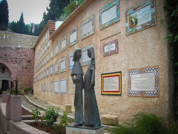 Statue Der Begegnung Zwischen Der Heiligen Maria Und Der Schwangeren lizenzfreie Stockbilder