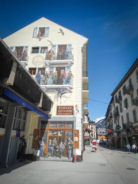 Vackert Målad Falsk Fasad Chamonix Frankrike Med Antika Guider Målade Stockbild