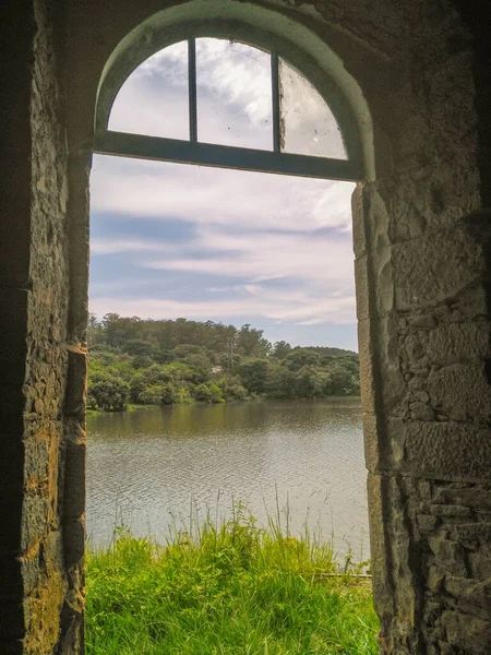 Αρχαία Κοιλότητα Τούβλων Και Παραθύρων Στο Floresta Nacional Fazenda Ipanema — Φωτογραφία Αρχείου