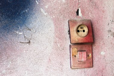 kötü sıkılmış elektrik soketi - tehlikeli yerler