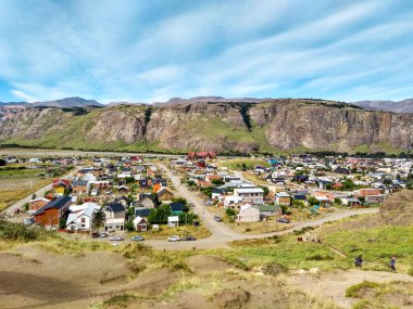 El Chalten, Arjantin. 17 Ocak 2019. Güney Patagonya 'daki Fitz Roy dağlarının eteğindeki Los Glaciares Ulusal Parkı içinde Santa Cruz eyaletindeki küçük bir dağ köyü..
