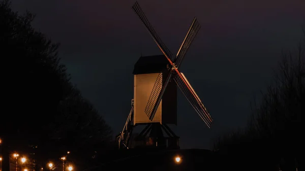 Windmühle Der Nacht Der Stadt Brügge Belgien Touristisches Wahrzeichen Europa — Stockfoto