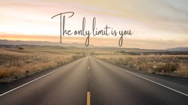 Yazılı bir manzara için ilham verici bir alıntı. Tek sınır sensin. Mesaj ya da kart. İlham kavramı. Pozitif ifade. Poster, kart, pankart tasarımı. Motivasyon ifadesi.