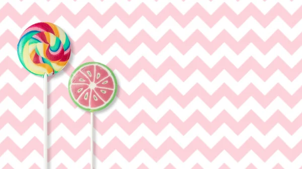 Twee Kleurrijke Lolly Een Witte Roze Achtergrond Concept Van Zoetigheid — Stockfoto