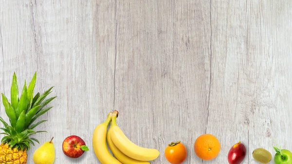 Geïsoleerde Platte Bovenaanzicht Van Verschillende Soorten Fruit Een Houten Achtergrond — Stockfoto