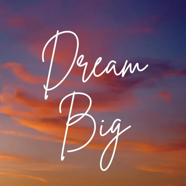 Inspirerend Citaat Met Tekst Dream Big Een Zonsondergang Achtergrond Bericht — Stockfoto