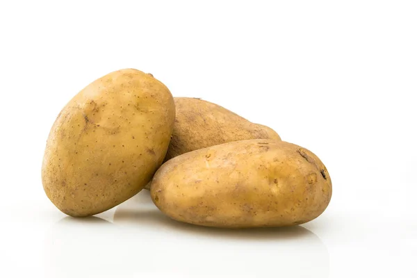 Patates, beyaz arkaplanda izole edildi, görüntüyü kapat.