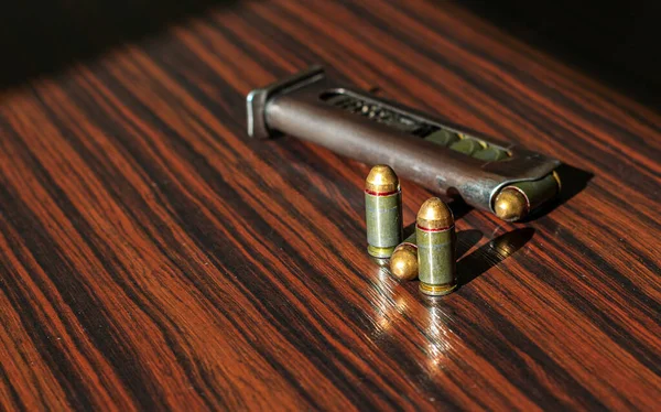 Pistola Con Munición Para Defensa Seguridad Por Solución Las Tareas — Foto de Stock