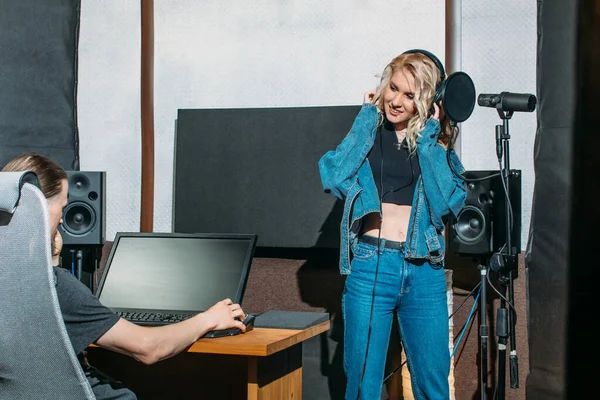 Young Beautiful Girl Blonde Singer Makes Recording Recording Studio She — Stock Photo, Image