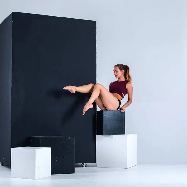 Young Girl Gymnast Plastic Figure Makes Plastic Eases Cubes Studio — Stock Photo, Image