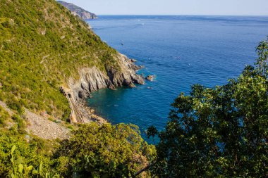 Güneşli bir günde Akdeniz 'de Tekne Manzarası Cinque Terre