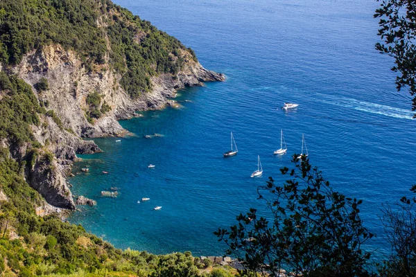 Utsikt Över Båtar Vid Medelhavet Solig Dag Cinque Terre — Stockfoto