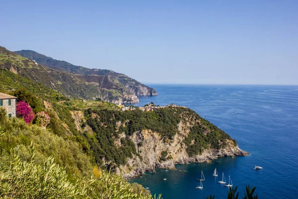 Vista Corniglia Barcos Mar Mediterrâneo Cinque Terre — Fotografia de Stock