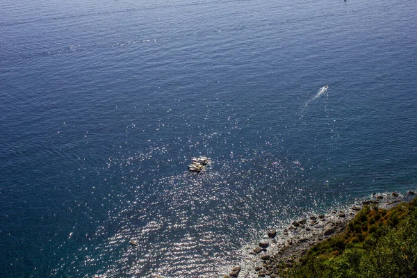 Cinque Terre Itália Julho 2017 Barcos Ancorados Mar Mediterrâneo Verão — Fotografia de Stock