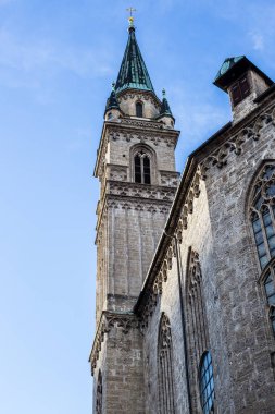 Salzburg 'daki Fransisken Kilise Kulesi' nin (Franziskanerkirche) manzarası