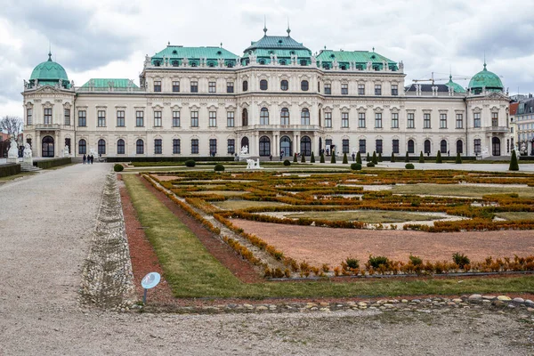 Viena Austria Marzo 2017 Vista Gente Caminando Jardín Del Belvedere — Foto de Stock