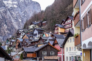 Hallstatt, Avusturya - 4 Mart 2017: Geleneksel Eski Evler, Hallstatt, Yukarı Avusturya
