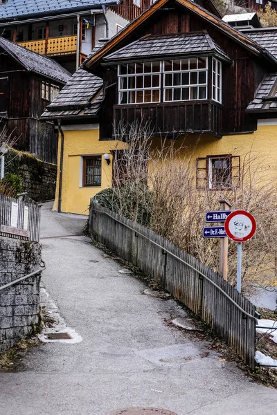 2017年3月4日 オーストリア北部のハルシュタットにおける伝統的家屋の眺め — ストック写真