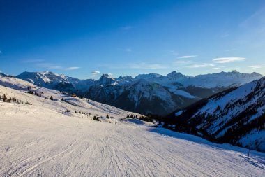 Champagny-en-Vanoise üzerinde kayak pisti manzarası, Fransız Alpleri