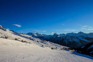 Champagny-en-Vanoise üzerinde kayak pisti manzarası, Fransız Alpleri