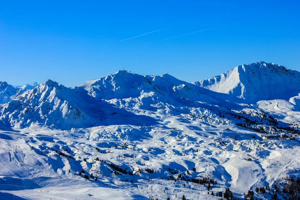 法国阿尔卑斯山区Paradiski Plagne Ski地区景观 — 图库照片
