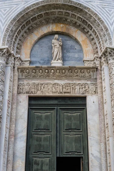 Widok Wejście San Giovanni Baptysterium Piza Włochy — Zdjęcie stockowe