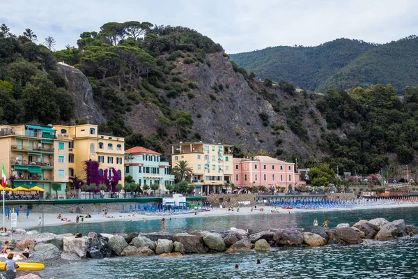 Monterosso Mare Italia Julio 2017 Vista Gente Playa Con Casas — Foto de Stock