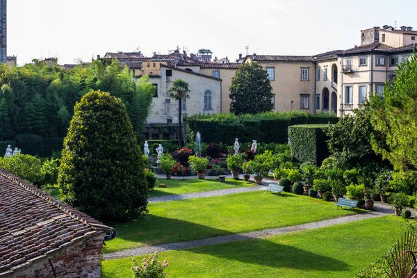 ルッカ イタリア 2017年7月9日 夏の日にファナー宮殿と庭園の眺め — ストック写真